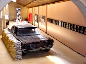 Panorámica de la Colección Fluxus-Donación Gino di Maggio. Foto Cortesía Museo Vostell Malpartida, Gobierno de Extremadura.