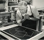 Josef Albers en el Taller de Litografía Tamarind, Los Ángeles,1962. Cortesía del Tamarind Institute.