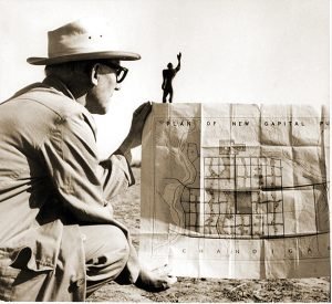 Le Corbusier en el emplazamiento de Chandigarh, 1951 FLC/ADAGP.