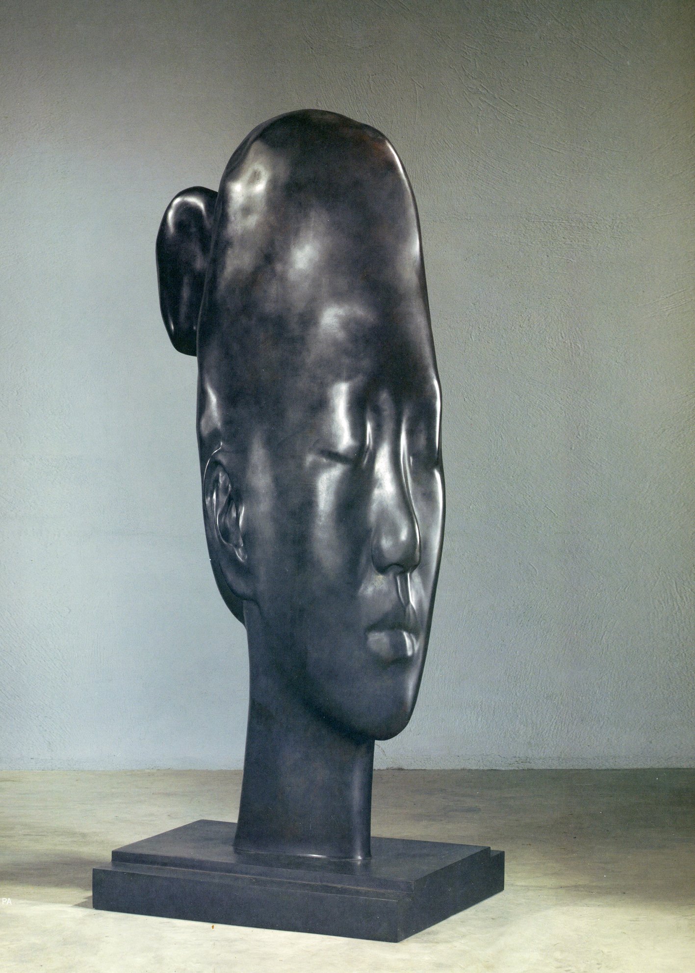 Rui Rui in Shanghai, 2014, bronce, ed. de 5 ejemplares + 1 PA, 212 x 80 x 69 cm.