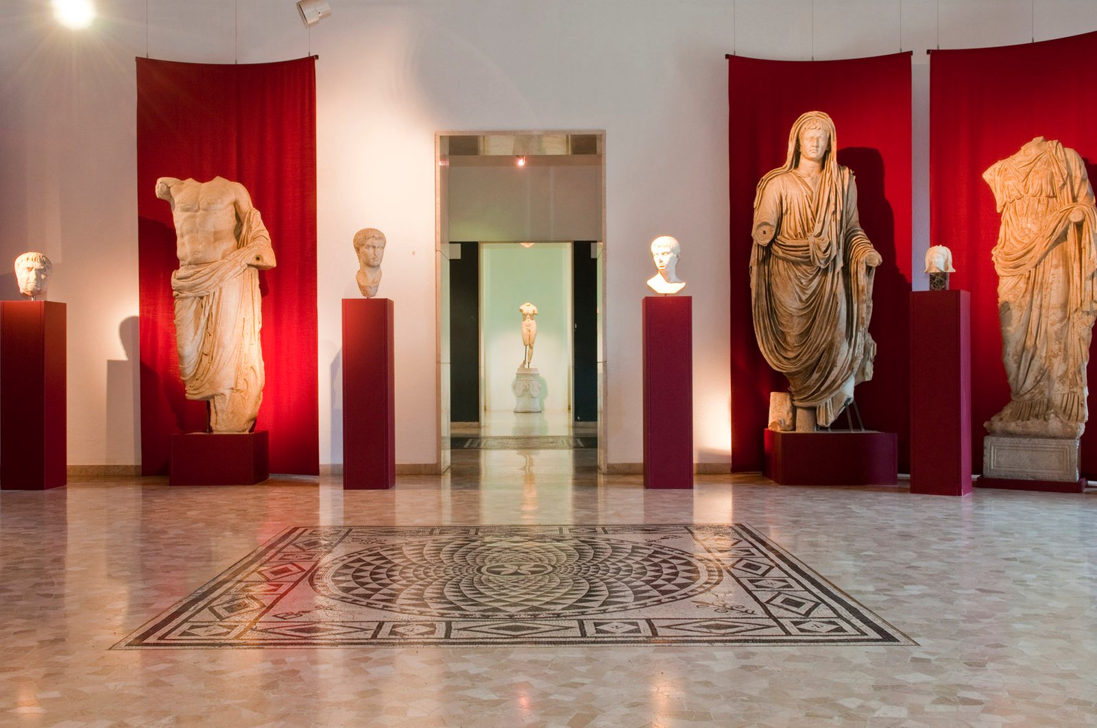 Sala del Museo Arqueológico de Aquileia.