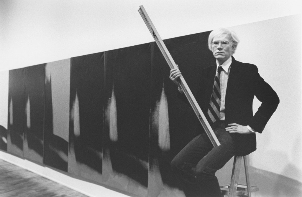 Andy Warhol junto a las Sombras.