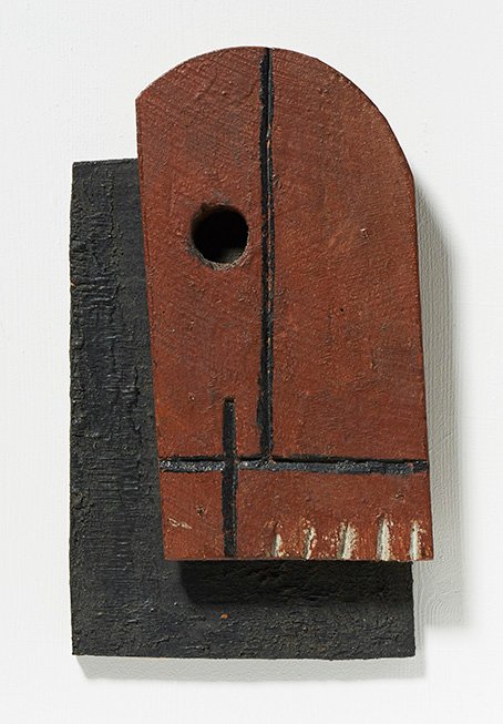 Dos formas superpuetas, por Joaquín Torres-García, óleo y clavos sobre madera, (26 x 16 x 3 cm. 