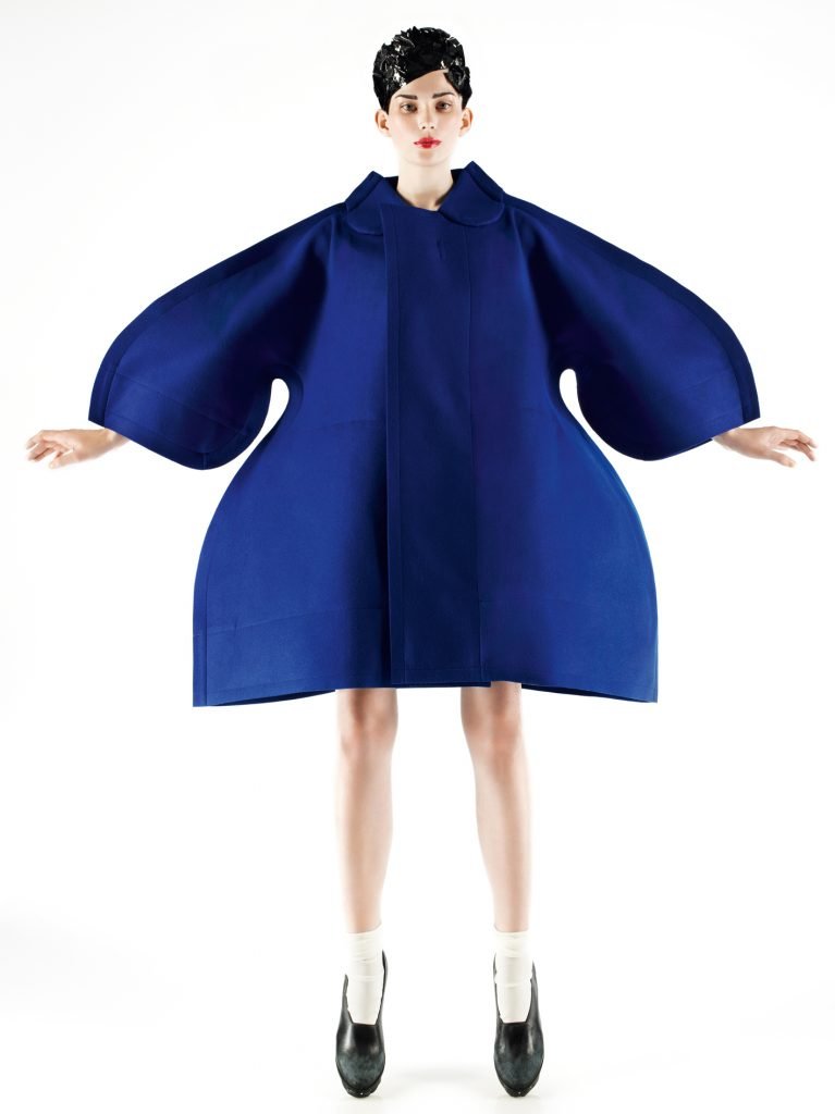 Vestido de Comme des Garçons, 2012-13, modelo Monika Sawicka, foto Mark Segal.