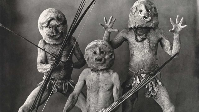 Three-Asaro-Mud-Men-New-Guinea-1970-apert.jpg