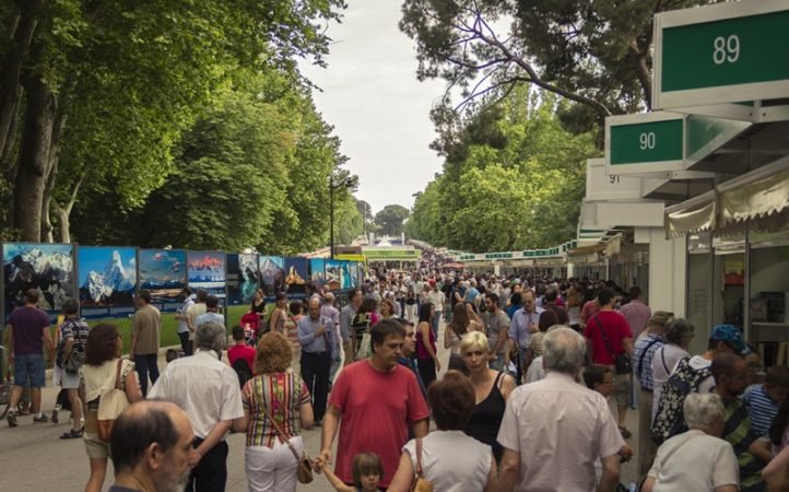 Visitantes-de-la-Feria-del-Libro.jpg